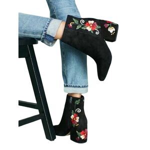 Sam Edelman Anthroplogie Tavi black suede Embroidered Block Heel booties sz 6